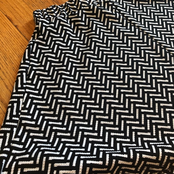 Skirts - Picture 2 of 5